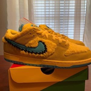 Near new grateful dead yellow bear dunk lows